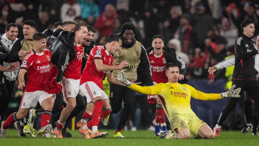 Goalkeeper Trubin’s late header sends Benfica into the play-offs