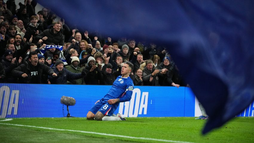 Late Enzo goal earns Chelsea a point at Man City
