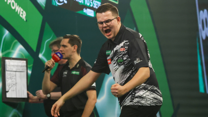 Gian van Veen and Luke Littler advance to World Darts Championship semi-finals