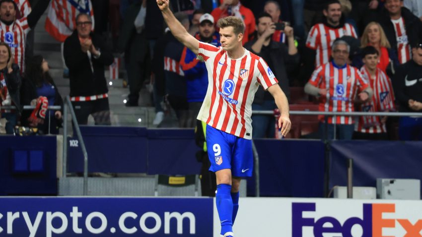 Sørloth hat-trick sends Atlético through