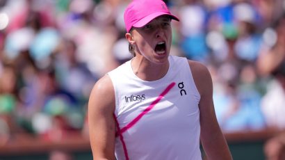 Swiatek eases into Indian Wells quarterfinals as Pegula also advances