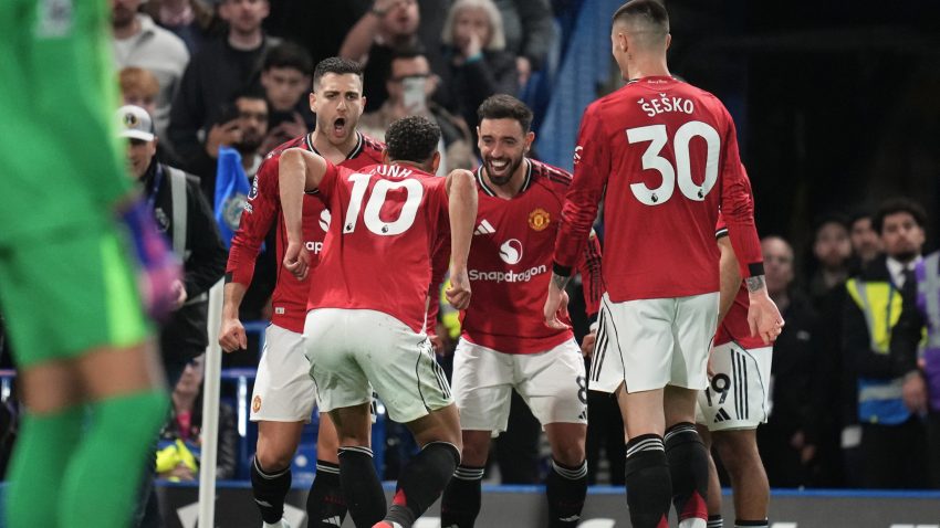 Chelsea lose again as United take three points