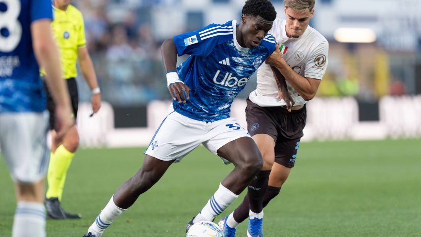 Missed chances cost Como as Napoli escape with point